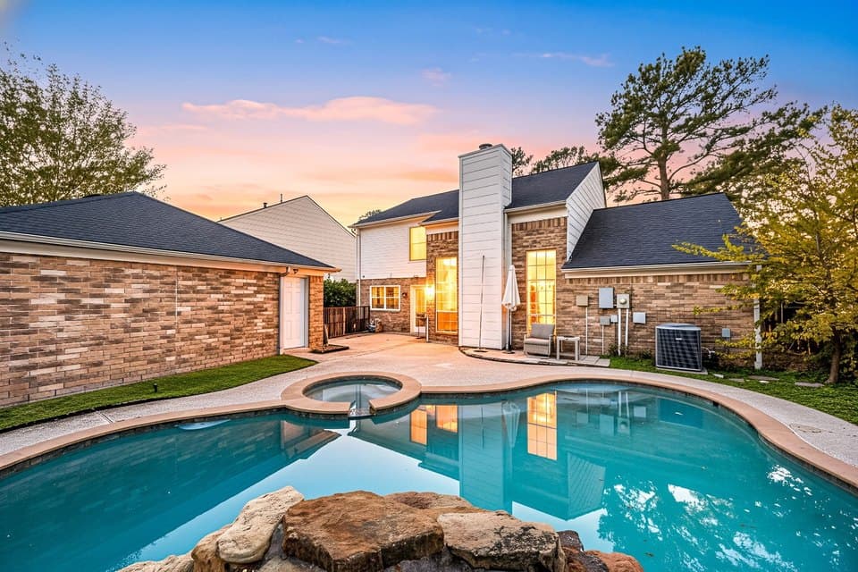 Pool service for real estate listings